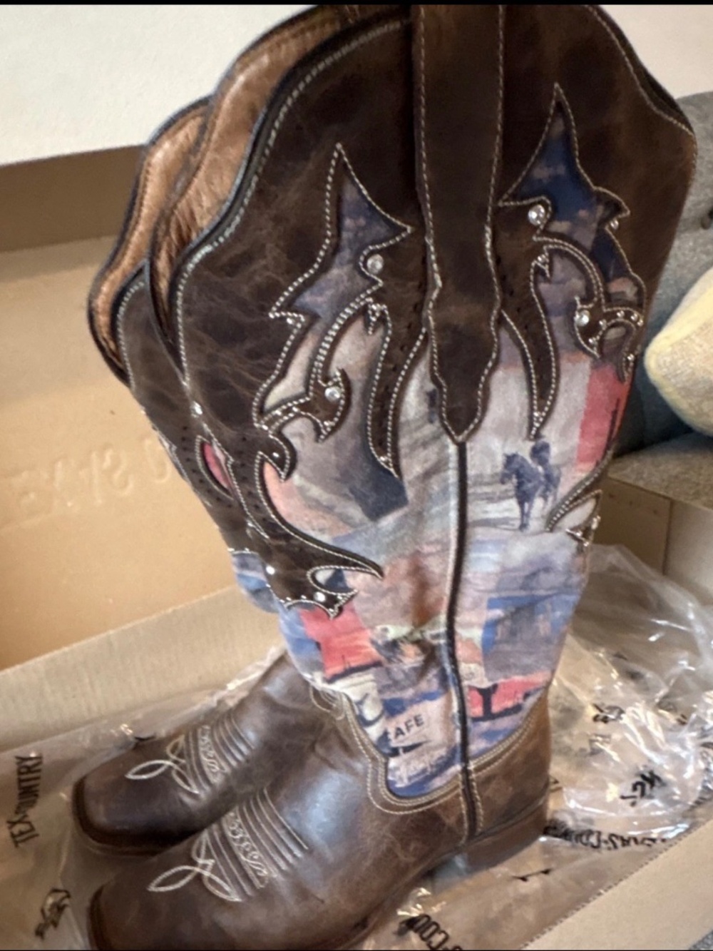 Texas Country Brown Leather Western Cowboy Boots with Graphic Print Size 10